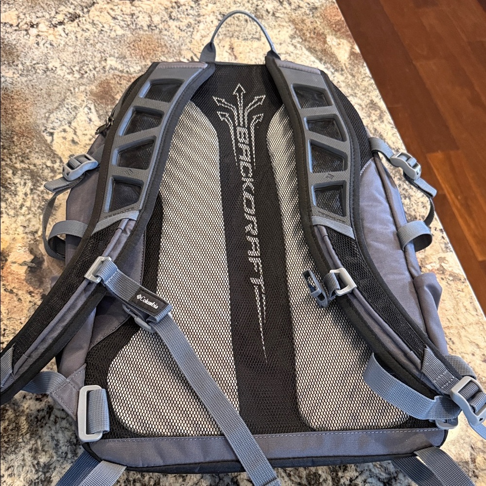 Columbia Circuit Breaker Backpack in Pink and Gray - Picture 4 of 4